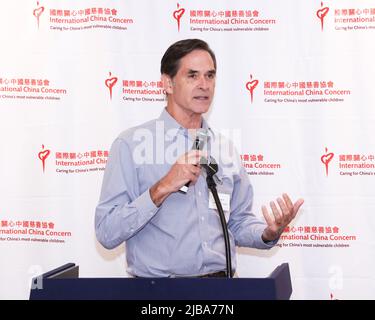 Yorba Linda, Kalifornien, USA. 1.. Juni 2022. Peter Maize, CEO von International China Concern (ICC), spricht anlässlich der Internationalen China Concern Pressekonferenz zu Ehren des Internationalen Kindertages in der Richard Nixon Bibliothek und im Museum in Yorba Linda, Kalifornien. Kredit: Sheri Determan Stockfoto