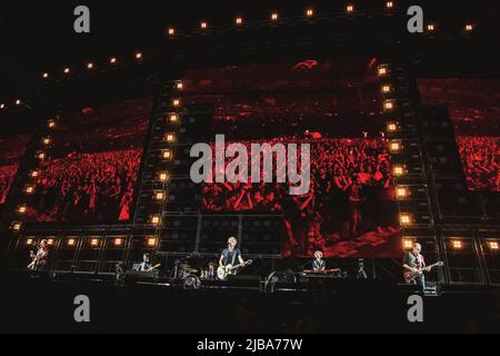 Rom, Italien. 12.. Juli 2019. Luciano Ligabue tritt beim letzten Konzert seiner Start Tour 2019 im Olimpico-Stadion in Rom live auf der Bühne auf. (Foto von Valeria Magri/SOPA Images/Sipa USA) Quelle: SIPA USA/Alamy Live News Stockfoto