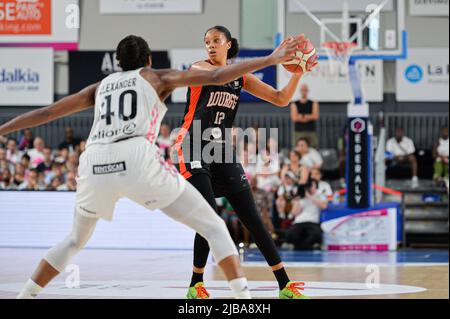 Lyon, Frankreich. 04.. Juni 2022. Iliana Rupert (12 Bourges) während der LFB Play-offs im dritten Spiel zwischen Lyon und Bourges in der Mado Bonnet Arena in Lyon, Frankreich. Lyubomir Domozetski/SPP Credit: SPP Sport Press Photo. /Alamy Live News Stockfoto