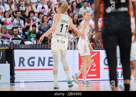 Lyon, Frankreich. 04.. Juni 2022. Während der LFB Play-offs letztes drittes Spiel zwischen Lyon und Bourges in der Mado Bonnet Arena in Lyon, Frankreich. Lyubomir Domozetski/SPP Credit: SPP Sport Press Photo. /Alamy Live News Stockfoto