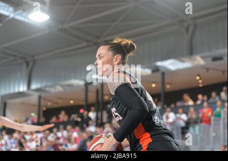 Lyon, Frankreich. 04.. Juni 2022. Kristen Mann (44 Bourges) während des LFB Play-offs letzten dritten Spiels zwischen Lyon und Bourges in der Mado Bonnet Arena in Lyon, Frankreich. Lyubomir Domozetski/SPP Credit: SPP Sport Press Photo. /Alamy Live News Stockfoto