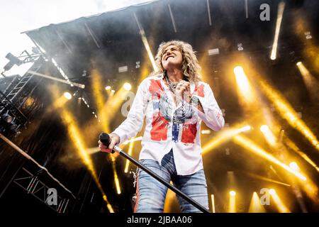 Hamer, Norwegen. 02., Juni 2022. Die englische Rockband Whitesnake spielt ein Live-Konzert im Vikingeskipet in Hamar. Hier ist Sänger David Coverdale live auf der Bühne zu sehen. (Foto: Gonzales Photo - Terje Dokken). Stockfoto