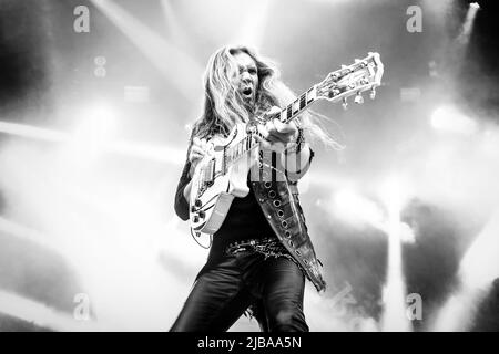 Hamer, Norwegen. 02., Juni 2022. Die englische Rockband Whitesnake spielt ein Live-Konzert im Vikingeskipet in Hamar. Hier ist Sänger David Coverdale live auf der Bühne zu sehen. (Foto: Gonzales Photo - Terje Dokken). Stockfoto