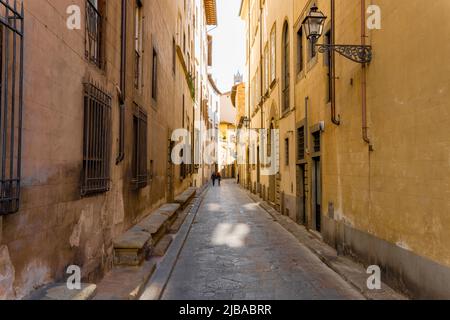 Blick auf die Straße in der Altstadt von Florenz in Italien Stockfoto