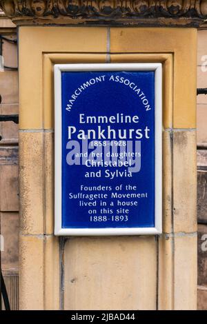 Tafel der Marchmont Association auf dem Platz eines Hauses am Russell Square, das von Christabel, Sylvia & Emmeline Pankhurst besetzt wurde. Stockfoto