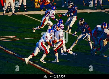 John Elway, Denver Broncos Quarterback übergibt sich, Gene lang beim Superbowl 1987 zurückzulaufen. Stockfoto