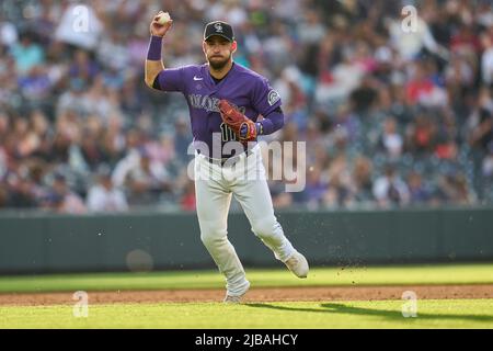 Denver CO, USA. 3.. Juni 2022. Colorado Shortstop Jose Iglesias (11) spielt während des Spiels mit Atlanta Braves und den Colorado Rockies, die im Coors Field in Denver Co. David Seelig/Cal Sport Medi ausgetragen werden. Kredit: csm/Alamy Live Nachrichten Stockfoto