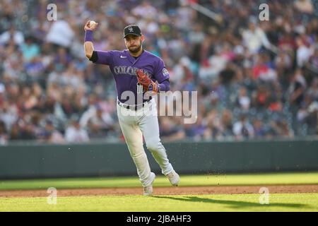 Denver CO, USA. 3.. Juni 2022. Colorado Shortstop Jose Iglesias (11) spielt während des Spiels mit Atlanta Braves und den Colorado Rockies, die im Coors Field in Denver Co. David Seelig/Cal Sport Medi ausgetragen werden. Kredit: csm/Alamy Live Nachrichten Stockfoto