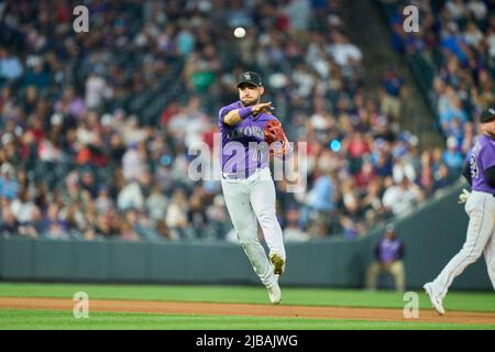 Denver CO, USA. 3.. Juni 2022. Colorado Shortstop Jose Iglesias (11) spielt während des Spiels mit Atlanta Braves und den Colorado Rockies, die im Coors Field in Denver Co. David Seelig/Cal Sport Medi ausgetragen werden. Kredit: csm/Alamy Live Nachrichten Stockfoto