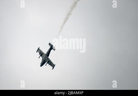 Paignton, Großbritannien. Samstag, 4. Juni 2022. Die English Riviera Air Show zieht Tausende von Zuschauern an, nachdem sie seit 2019 aufgrund von Covid-19 abgesetzt wurde. Kredit: Thomas Faull/Alamy Live Nachrichten Stockfoto