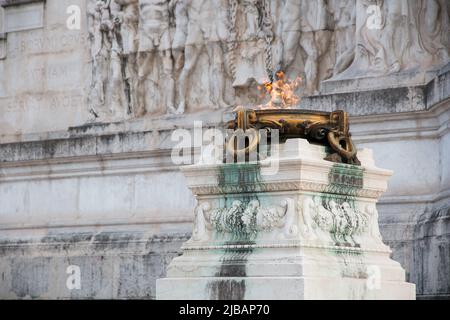 Rom, Italien - 21. SEPTEMBER 2019: Heiliges Feuer von Vesta in Rom, Italien. Die ewige Flamme. Stockfoto