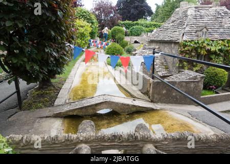 Bourton auf dem Wassermodelldorf Stockfoto