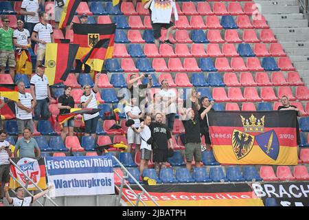 4.. Juni 2022; Renato Dall'Ara Stadium, Bologna, Italia; Spiel der UEFA Nations League; Italien gegen Deutschland; deutsche Fans Stockfoto