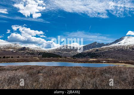 Mehrere Ansichten des Sawtooth Ridge zwischen Mt. Evans und Bierstadt sind vom Wanderweg auf den Mt. Bierstadt, das sind 2 der 14teeners in Colorado. Stockfoto