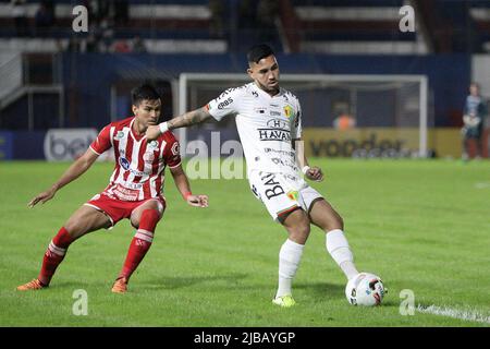 Schroff, Brasilien. 04.. Juni 2022. SC - Brusque - 06/04/2022 - BRASILIANISCHER B 2022, BRUSQUE X NAUTICO - Alex Ruan Spieler für Brusque während eines Spiels gegen Nautico im Augusto Bauer Stadion für die brasilianische Meisterschaft B 2022. Foto: Beno Kuster Nunes/AGIF/Sipa USA Quelle: SIPA USA/Alamy Live News Stockfoto