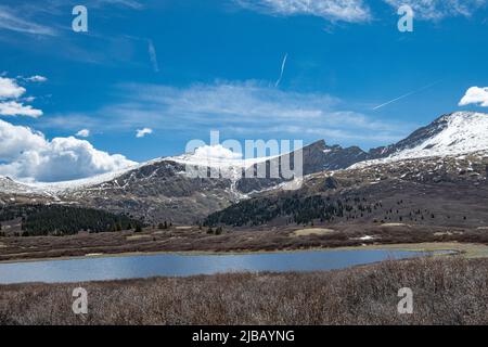 Mehrere Ansichten des Sawtooth Ridge zwischen Mt. Evans und Bierstadt sind vom Wanderweg auf den Mt. Bierstadt, das sind 2 der 14teeners in Colorado. Stockfoto