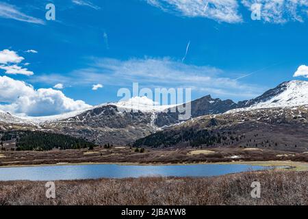 Mehrere Ansichten des Sawtooth Ridge zwischen Mt. Evans und Bierstadt sind vom Wanderweg auf den Mt. Bierstadt, das sind 2 der 14teeners in Colorado. Stockfoto