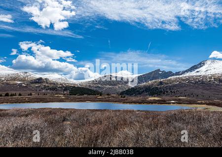 Mehrere Ansichten des Sawtooth Ridge zwischen Mt. Evans und Bierstadt sind vom Wanderweg auf den Mt. Bierstadt, das sind 2 der 14teeners in Colorado. Stockfoto