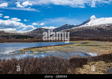 Mehrere Ansichten des Sawtooth Ridge zwischen Mt. Evans und Bierstadt sind vom Wanderweg auf den Mt. Bierstadt, das sind 2 der 14teeners in Colorado. Stockfoto