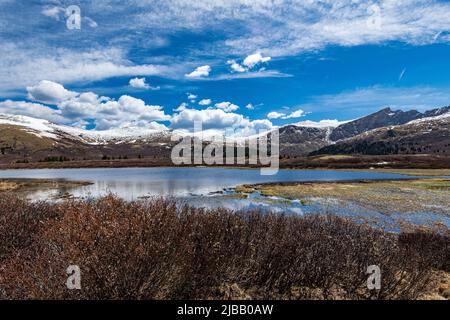 Mehrere Ansichten des Sawtooth Ridge zwischen Mt. Evans und Bierstadt sind vom Wanderweg auf den Mt. Bierstadt, das sind 2 der 14teeners in Colorado. Stockfoto