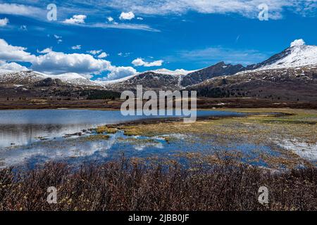 Mehrere Ansichten des Sawtooth Ridge zwischen Mt. Evans und Bierstadt sind vom Wanderweg auf den Mt. Bierstadt, das sind 2 der 14teeners in Colorado. Stockfoto