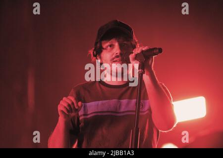 Rom, Italien. 27.. Juni 2019. Edoardo D'Erme, besser bekannt als Kalkutta, tritt auf der Bühne für Rock in Roma im Ippodromo delle Capannelle in Rom auf. (Foto von Valeria Magri/SOPA Images/Sipa USA) Quelle: SIPA USA/Alamy Live News Stockfoto