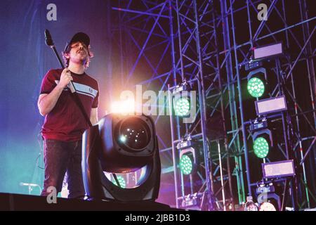 Rom, Italien. 27.. Juni 2019. Edoardo D'Erme, besser bekannt als Kalkutta, tritt auf der Bühne für Rock in Roma im Ippodromo delle Capannelle in Rom auf. (Foto von Valeria Magri/SOPA Images/Sipa USA) Quelle: SIPA USA/Alamy Live News Stockfoto