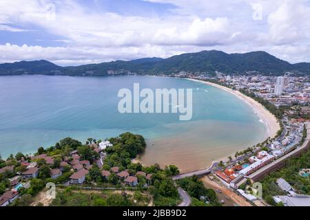 Luftbild schöner strand von patong Phuket Thailand unglaublicher Strand Sand Touristenreiseziel in der andamanensee wunderschöne Insel Phuket Stockfoto