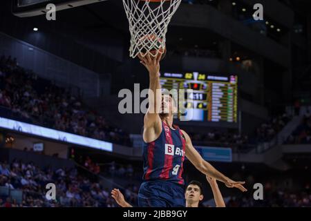 Madrid, Spanien. 04.. Juni 2022. Vanja Marinkovic während der Liga Endesa Playoff 2022 Halbfinalspiel 2 zwischen Real Madrid und Bitci Baskonia gefeiert im Wizink Center in Madrid (Spanien), 4. 2022. Juni. Real Madrid gewann 83 - 71 (Foto: Juan Carlos García Mate/Pacific Press/Sipa USA) Quelle: SIPA USA/Alamy Live News Stockfoto