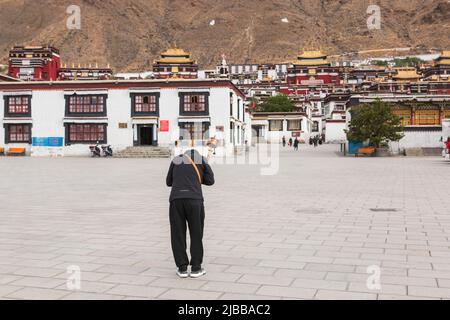 Pilger, der das Kloster Tashilhunpo in Shigatse, Tibet besucht. Stockfoto