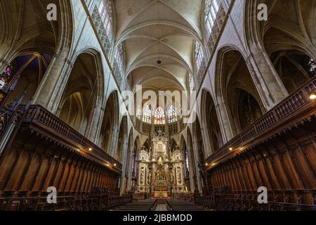 Toulouse, Frankreich. 24.Mai 2022. Innenraum, Mittelschiff, Chor und Altar des Stephansdoms Stockfoto