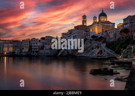 Das wunderschöne Viertel Vaporia der Stadt Ermoupoli auf der Insel Syros Stockfoto