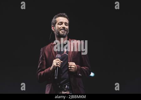 Rom, Italien. 27. Oktober 2019. Daniele Silvestri tritt im Palazzo dello Sport während seiner Tour „La Terra dal Vivo Sotto i Piedi“ auf. (Foto von Valeria Magri/SOPA Images/Sipa USA) Quelle: SIPA USA/Alamy Live News Stockfoto