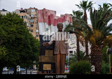 Damaskus, Syrien - Mai 2022: Statue des ehemaligen syrischen Präsidenten Hafiz al-Assad Stockfoto