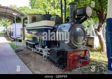 MLR-739, das jetzt im National Rail Museum of New Delhi stationiert ist, diente dem Neral-Matheran zwei Fuß Schmalspurabschnitt des Matheran Light Rai Stockfoto