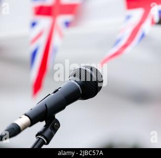 Mikrofon- und Anschlussbuchse an einem der Konzertstände im Garth Park, Bicester. Stockfoto