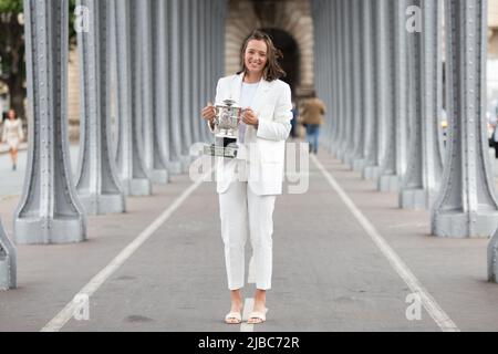 Paris, Frankreich. 05.. Juni 2022. IGA Swiatek aus Polen feiert am 15. Tag der French Open 2022 in Roland Garros am 05. Juni 2022 in Paris, Frankreich, den Sieg im Finale der Frauen-Singles. Foto von Nasser Berzane/ABACAPRESS.COM Quelle: Abaca Press/Alamy Live News Stockfoto