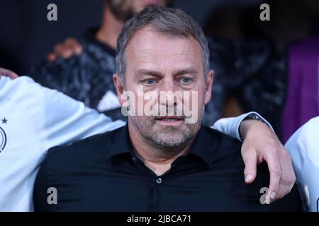 Bologna, Italien. 04.. Juni 2022. Hans-Dieter Flick, Cheftrainer von Deutschland, blickt auf das Spiel der UEFA Nations League Group 3 zwischen Italien und Deutschland im Stadio Dall'Ara am 4. Juni 2022 in Bologna, Italien . Quelle: Marco Canoniero/Alamy Live News Stockfoto