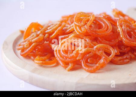 Jalebi indische Süßspeisen auf einem Teller, Stockfoto