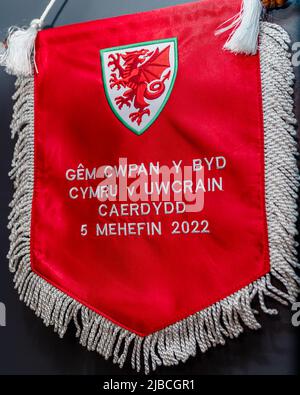 CARDIFF, GROSSBRITANNIEN. 05.. Juni 2022. Spiel Wimpel während des FIFA World Cup Play-off Finales 2022 zwischen Wales und der Ukraine im Cardiff City Stadium am 5.. Juni 2022. (Bild von John Smith/FAW) Quelle: Football Association of Wales/Alamy Live News Stockfoto