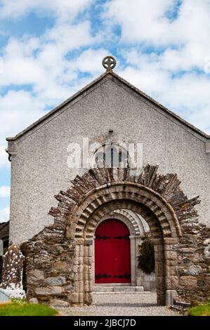 Romanischer Bogeneingang zur St. James Church in Castledermot, Irland. Stockfoto