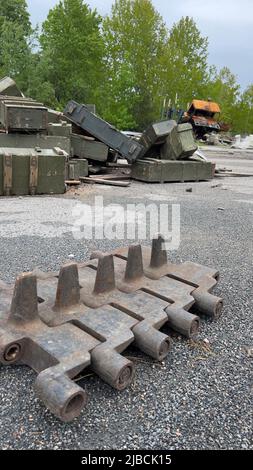 Ein verlassene Trümmer in der Umgebung des Kernkraftwerks Tschernobyl in Tschernobyl, Ukraine, 20. Mai 2022, nach dem Abzug der russischen Truppen aus Stockfoto