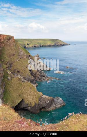 Ein Blick auf Hell Mouth, einen berüchtigten Ort auf den hohen nördlichen Klippen von West Cornwall Stockfoto