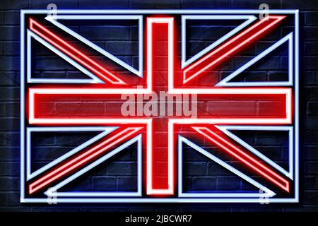 Neon Union Jack Flagge auf einer dunklen Wand Stockfoto