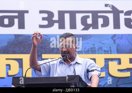 5. Juni 2022, Delhi, Delhi, Indien: Der Premierminister von Delhi, Arvind Kejriwal, hielt während seiner Rede bei einem Protest der Aam Aadmi Partei gegen die jüngsten Morde an kashmirischen Hindus in Kaschmir. (Bild: © Kabir Jhangiani/Pacific Press via ZUMA Press Wire) Stockfoto