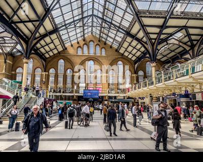 Die Bahnhofsgebäude am Bahnhof Liverpool Street in London Stockfoto