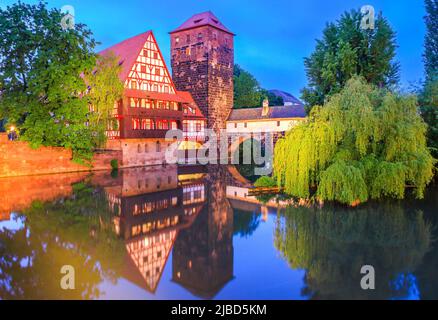 Nürnberg, Deutschland. Das Weinstadel am Ufer der Pegnitz. Stockfoto