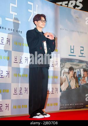 Rain (Jung Ji-Hoon), 2. Juni 2022 : der südkoreanische Sänger Rain posiert bei einem Fotoanruf vor einer VIP-Vorschau des Films 'Broker' in Seoul, Südkorea. Der südkoreanische Schauspieler Song Kang-Ho erhielt den besten Schauspieler beim diesjährigen Filmfestival in Cannes in Frankreich für seine Darbietung im Film 'Broker', geschrieben und Regie führte der japanische Filmregisseur Hirokazu Koreeda. Kredit: Lee Jae-won/AFLO/Alamy Live Nachrichten Stockfoto