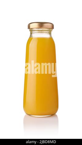 Mangosaft in einer Glasflasche isoliert auf Weiß. Stockfoto