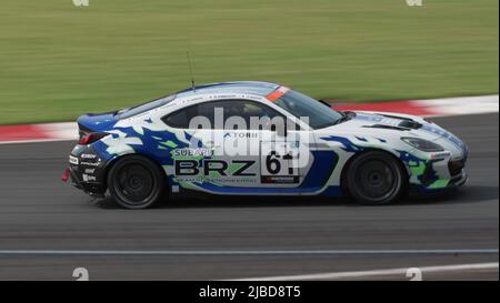 Oyama, Japan. 05.. Juni 2022. Das Biomasse-Brennstofffahrzeug SUBARU BRZ CNF Concept fährt während des „FUJI SUPER TEC 24 Hours Race“ in Oyama, Präfektur Shizuoka, Japan, am Sonntag, 5. Juni 2022, auf Kurs. Foto von Keizo Mori/UPI Credit: UPI/Alamy Live News Stockfoto